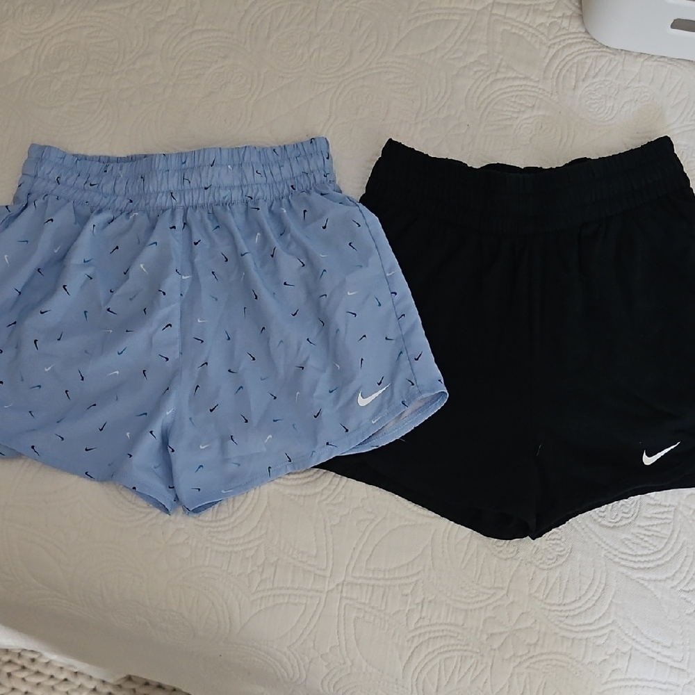 Nike Dry Fit Girls Sz Med Light Blue and Black Shorts Set